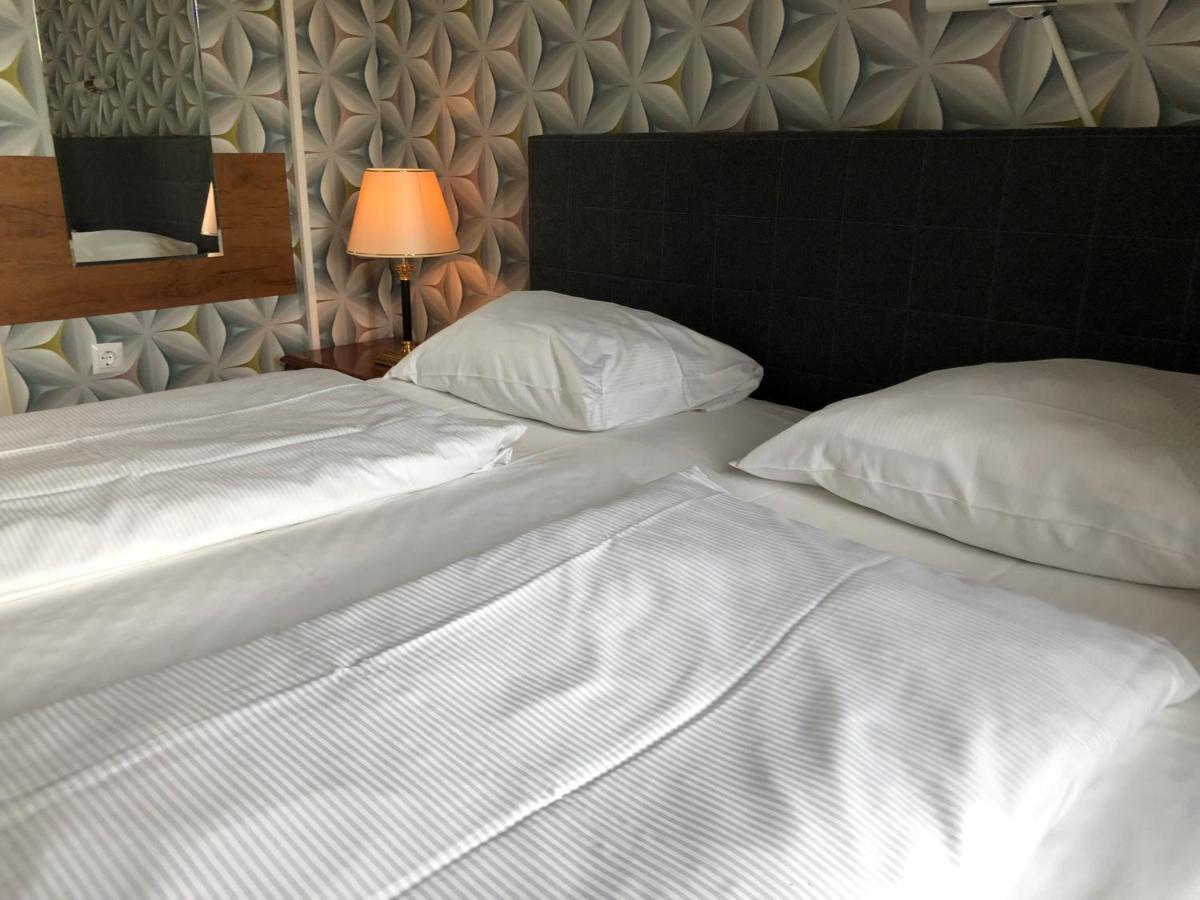 Hotel Moji Koeln Luaran gambar