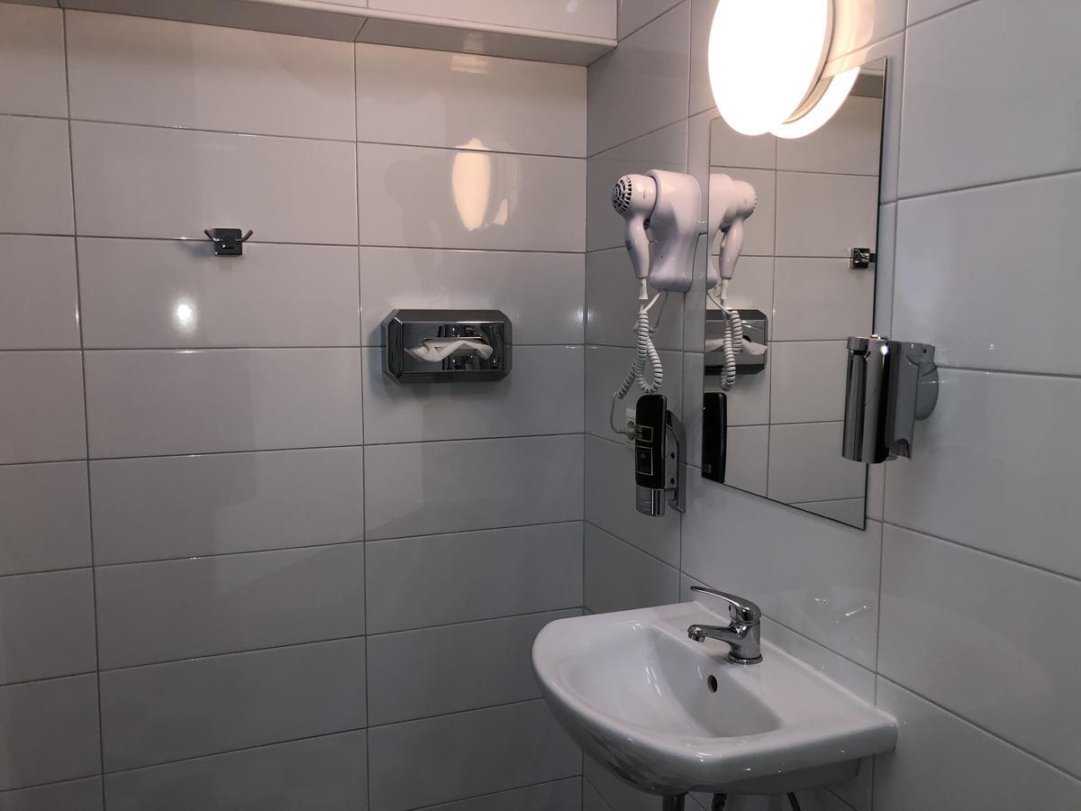 Hotel Moji Koeln Luaran gambar