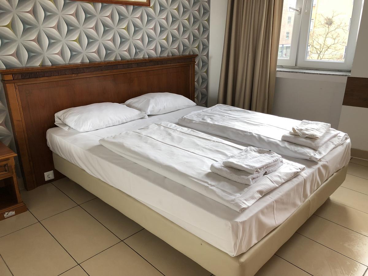 Hotel Moji Koeln Luaran gambar