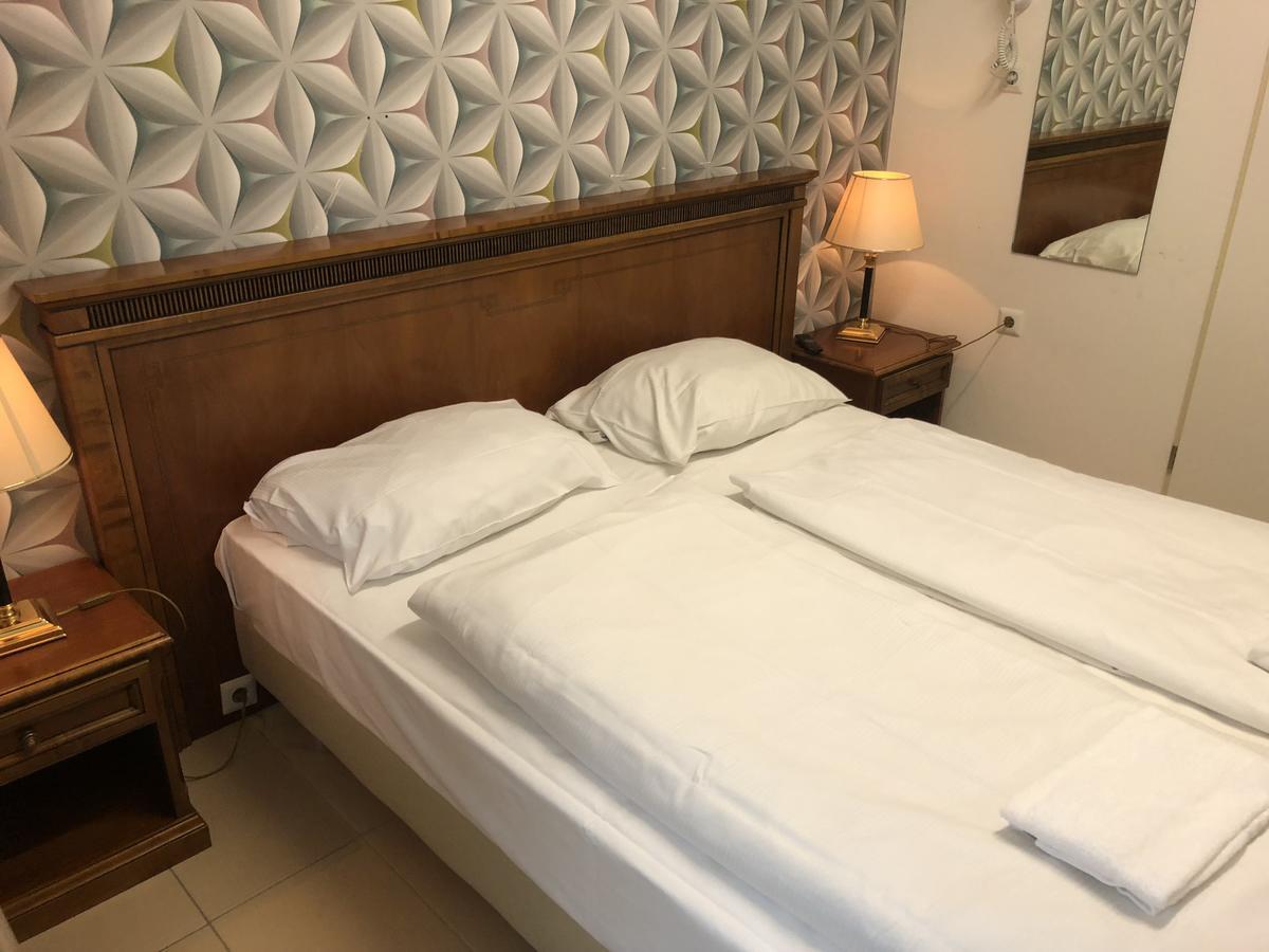 Hotel Moji Koeln Luaran gambar